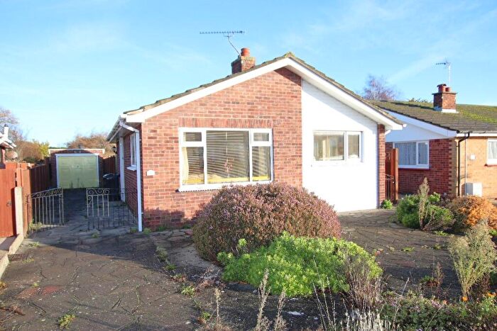 2 Bedroom Bungalow For Sale In Woodlands Close, Clacton On Sea, CO15