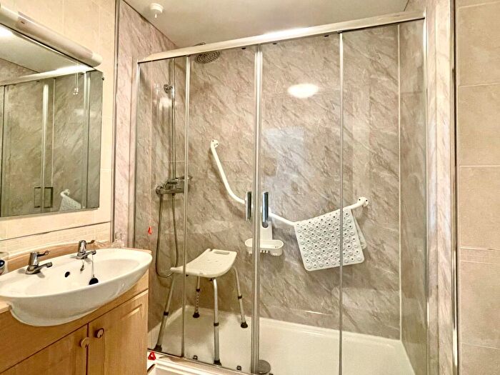 1 Bedroom Flat For Sale In St. Stephens Fold, Huddersfield, HD3