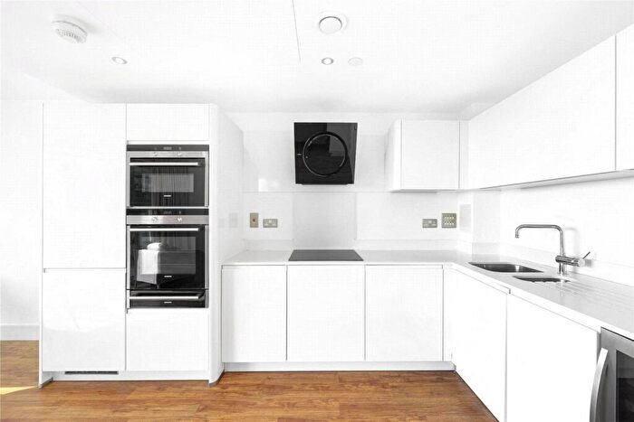 3 Bedroom Apartment To Rent In Alie Street, E1