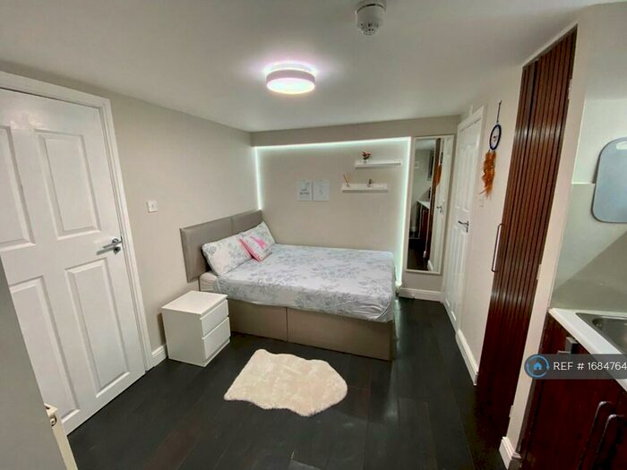 Studio To Rent In Finchley Road, London, NW3