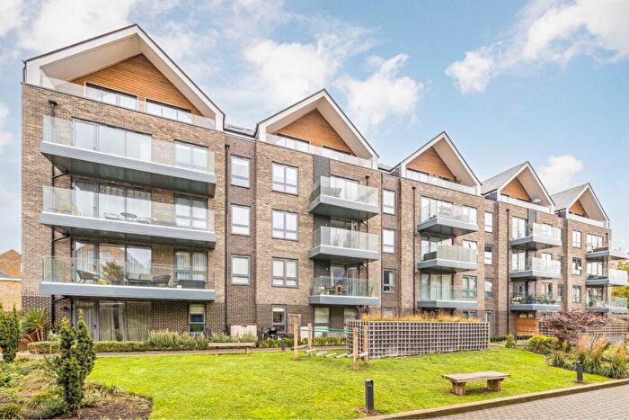 1 Bedroom Flat For Sale In Antoinette Close, Kingston Upon Thames, KT1