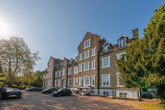 2 Bedroom Duplex For Sale In Upton Park, Slough, SL1