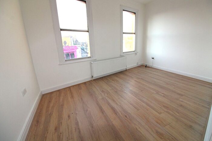 4 Bedroom Maisonette To Rent In White Hart Lane, London, N17