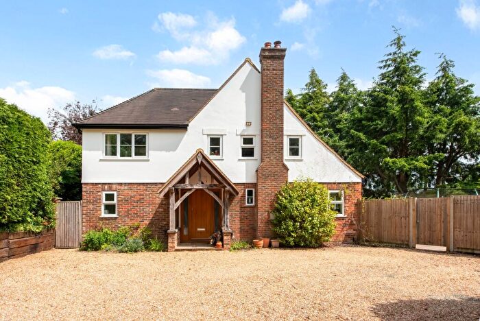 5 Bedroom Detached House For Sale In Woodbury Avenue, Petersfield, Hampshire, GU32