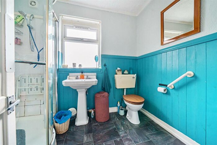 2 Bedroom Bungalow For Sale In Seddon Road, Morden, SM4