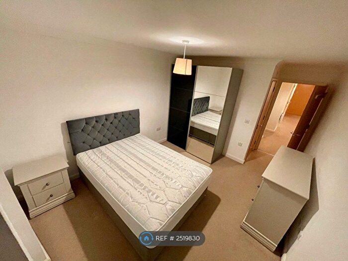 3 Bedroom Flat To Rent In Kennet Street, Reading, RG1