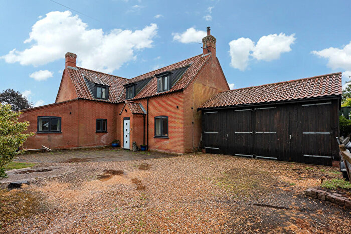 3 Bedroom Detached House For Sale In Foulsham Road, Hindolveston, NR20
