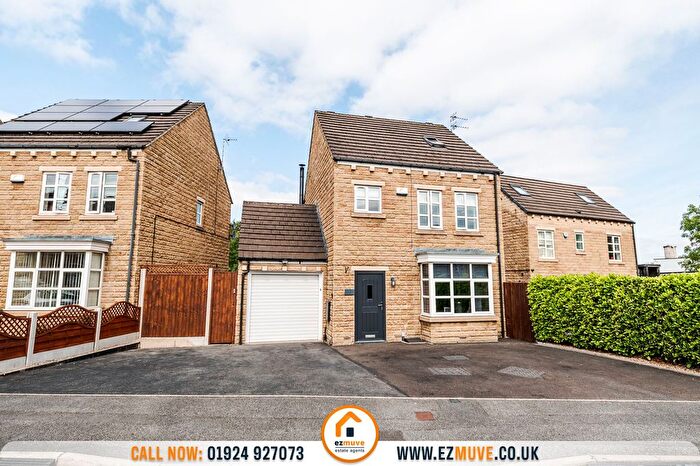 4 Bedroom Detached House For Sale In Suffolk Rise, Huddersfield, HD2