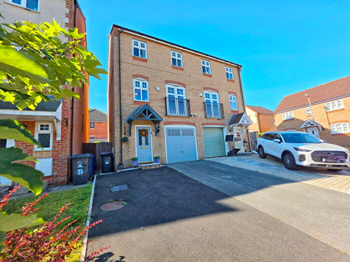 4 Bedroom Semi Detached House For Sale In Redhill Court, Barnsley, S75