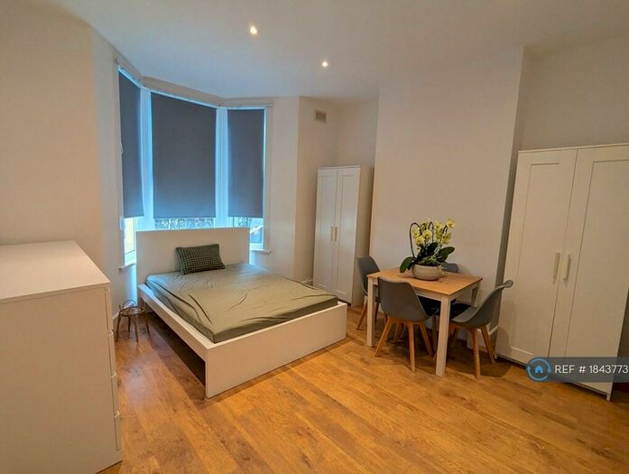 Studio To Rent In Raleigh Road, London, N8