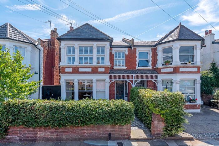 3 Bedroom Flat For Sale In Denton Road, Twickenham, TW1
