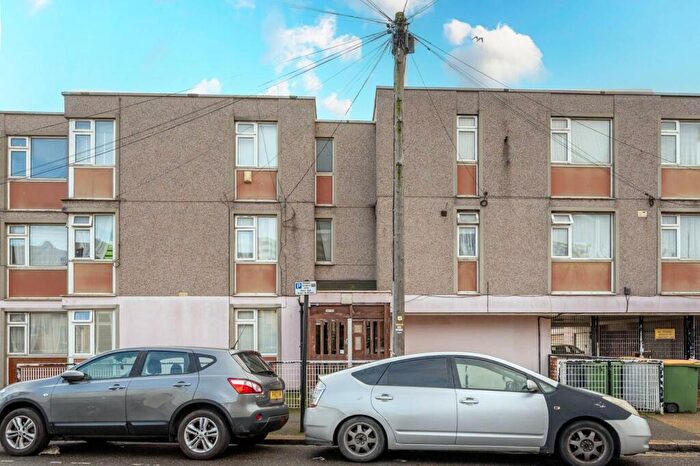 2 Bedroom Flat For Sale In Fentons Avenue, Plaistow, London, E13