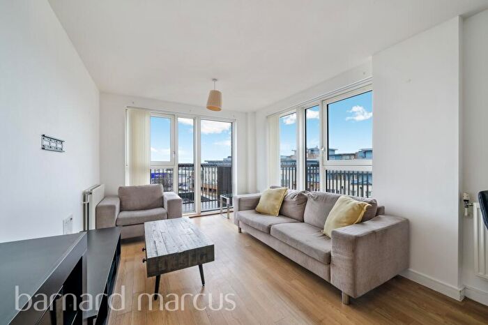 2 Bedroom Apartment To Rent In Cabot Close, Croydon, CR0