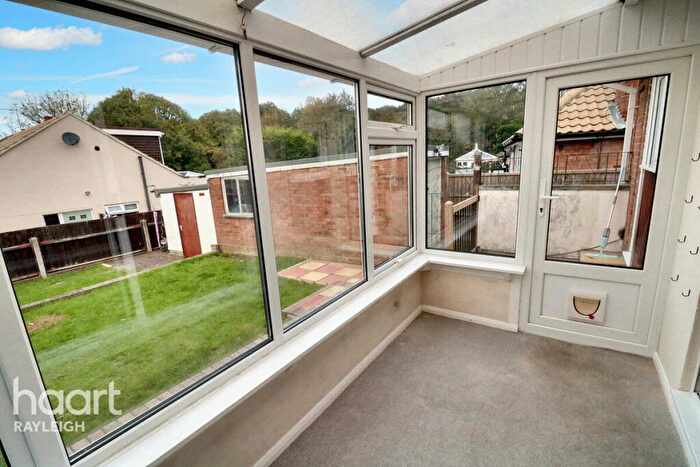 2 Bedroom Semi-Detached Bungalow For Sale In Lower Lambricks, Rayleigh, SS6