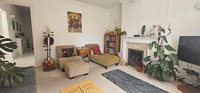 2 Bedroom Apartment To Rent In Grove Park Road, London, SE9