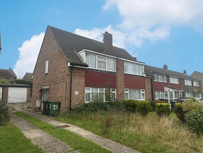 3 Bedroom Semi-Detached House For Sale In Albemarle Avenue, Potters Bar, Hertfordshire, EN6