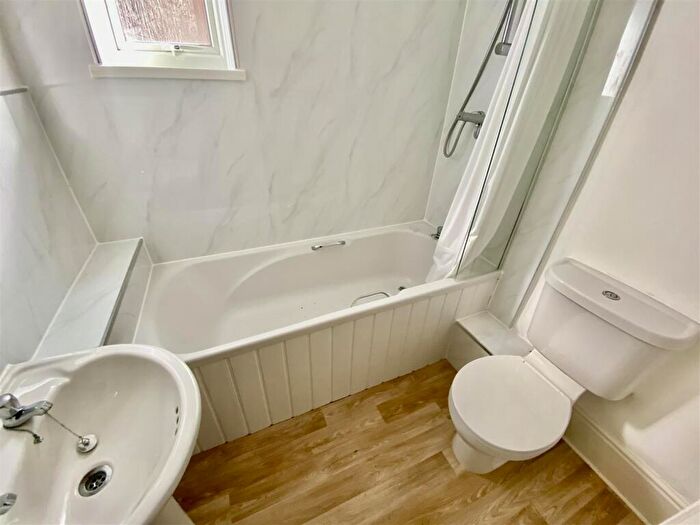 1 Bedroom Flat To Rent In Ashdown Road, Worthing, BN11