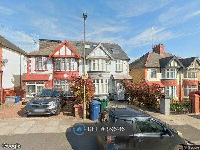 Studio To Rent In North Finchley, North Finchley, N12