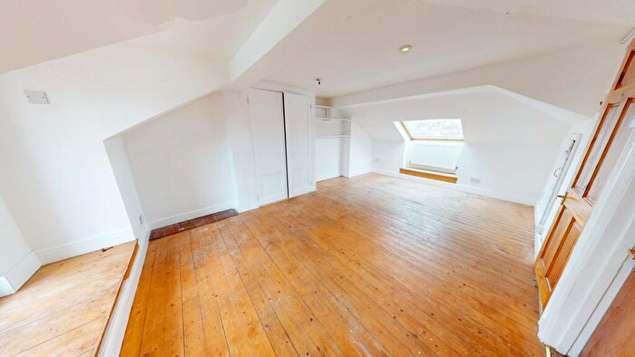 3 Bedroom Flat To Rent In York Villas, Brighton, BN1