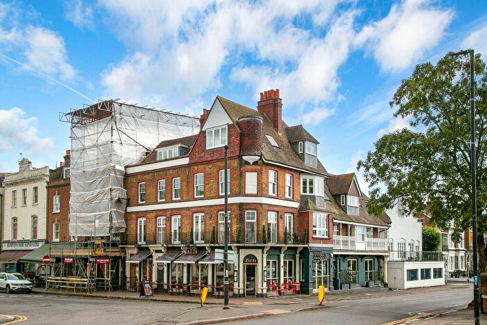 1 Bedroom Flat For Sale In Bridge Road, East Molesey, KT8