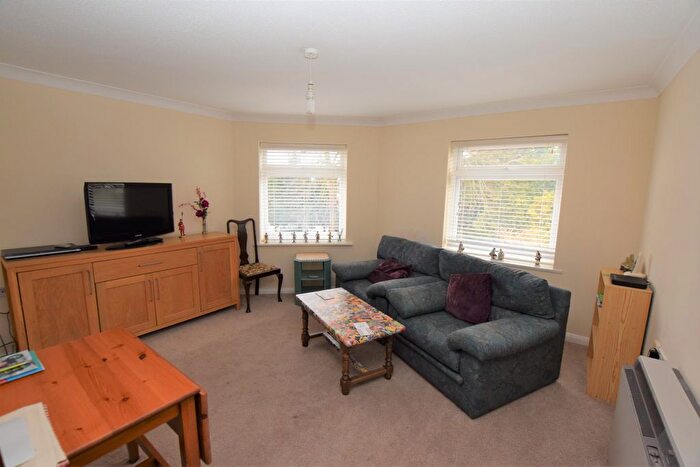 1 Bedroom Flat For Sale In Lady Place Court, Market Square, Alton, Hampshire, GU34
