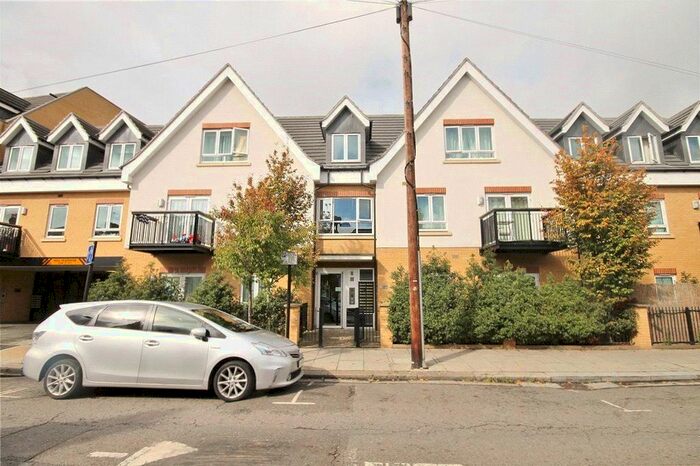 2 Bedroom Flat To Rent In Featherstone Road, Southall, UB2