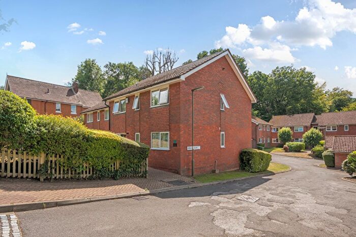 2 Bedroom Flat For Sale In Kings Court, The Avenue, Tadworth, Surrey., KT20