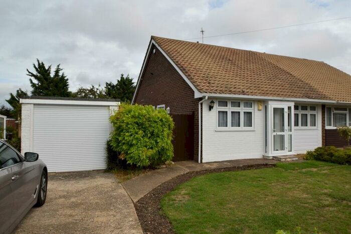 2 Bedroom Bungalow To Rent In Lewis Road, Istead Rise, Gravesend, Kent, DA13