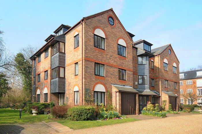 2 Bedroom Flat To Rent In Abbey Mill Lane, St.Albans AL3