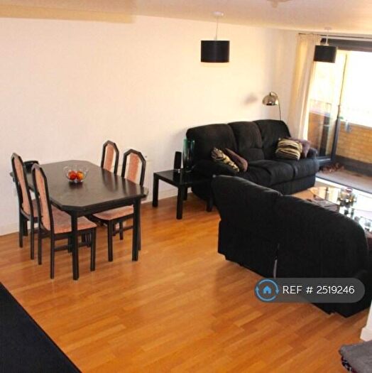 3 Bedroom Flat To Rent In Fawe Street, London, E14