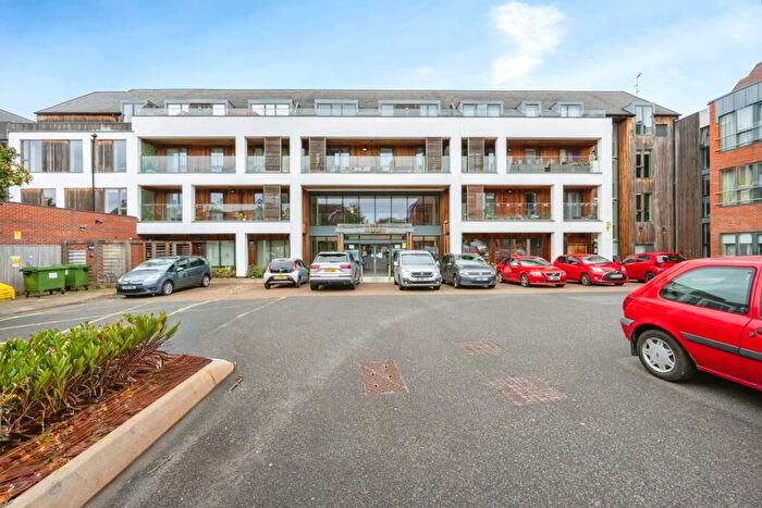 2 Bedroom Flat For Sale In Conduit Road, Bedford, MK40