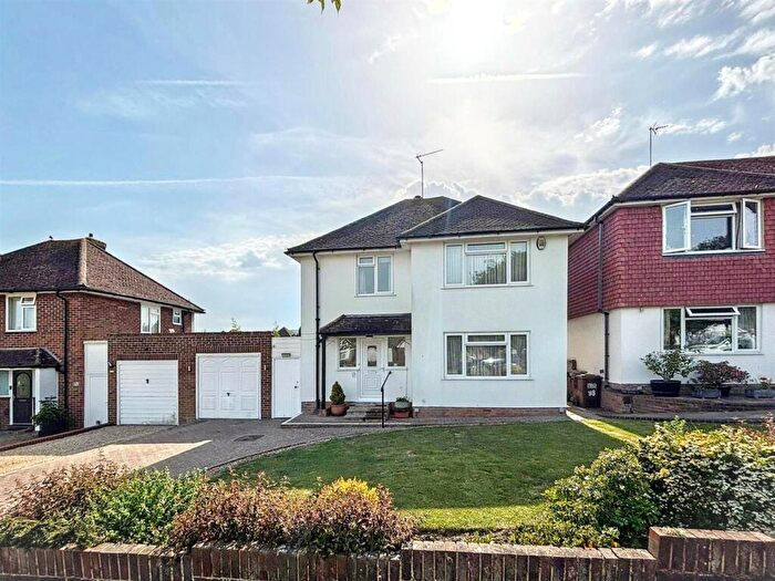 3 Bedroom Detached House For Sale In Meadowlands Avenue, Eastbourne, BN22