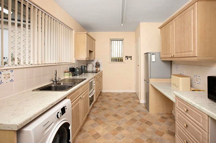 2 Bedroom Detached Bungalow For Sale In Grandison Avenue, Bishopsteignton, TQ14