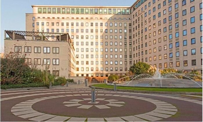 2 Bedroom Flat To Rent In The Whitehouse Apartment, Belverder Road, Waterloo Bridge, London, SE1