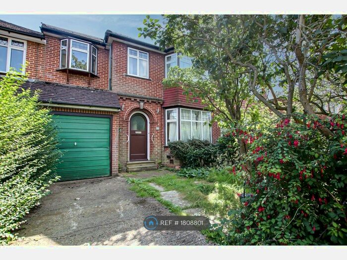4 Bedroom Semi-Detached House To Rent In Wemborough Road, Stanmore, HA7