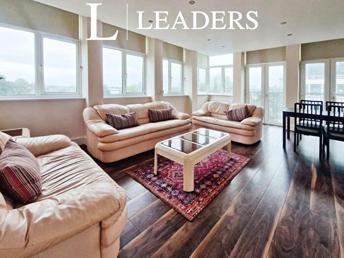 1 Bedroom Flat To Rent In Skyline Plaza, Victoria Avenue, Southend On Sea, SS2