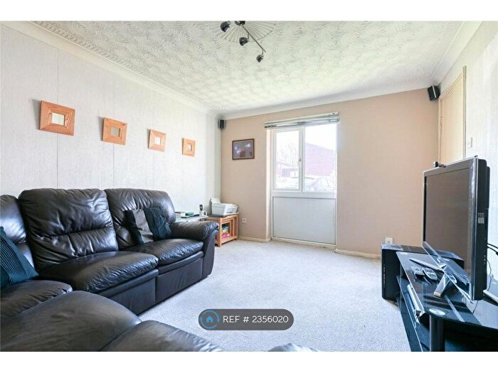 3 Bedroom End Of Terrace House To Rent In Evedon, Bracknell, RG12