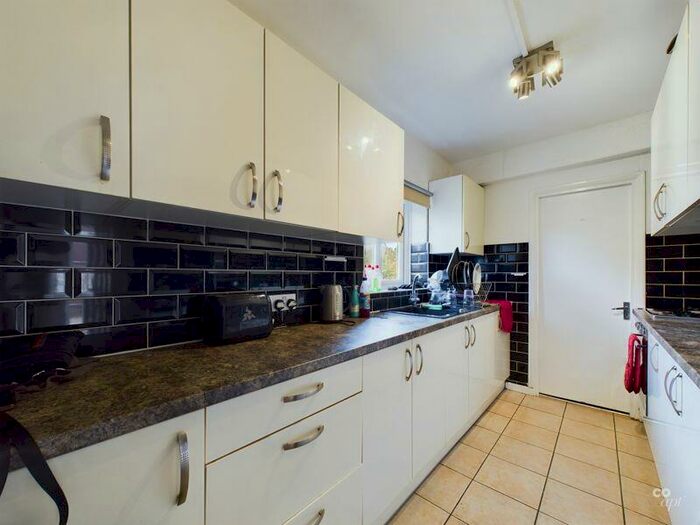 3 Bedroom Semi-Detached House To Rent In Halland Road, Brighton, BN2