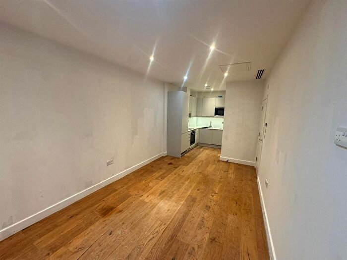 1 Bedroom Flat To Rent In Nobel Drive, Harlington, Hayes, UB3