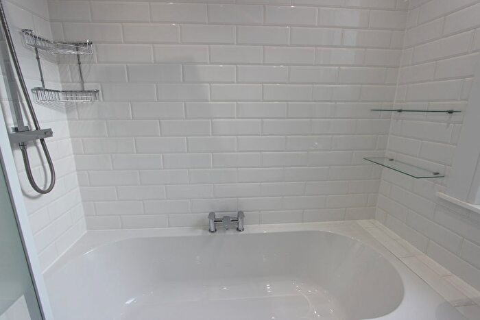 4 Bedroom Terraced House To Rent In Warwick Road, London, N11