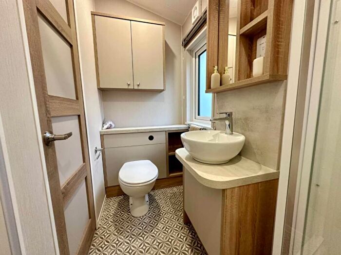 2 Bedroom Lodge For Sale In Goulton Lane, Northallerton, DL6