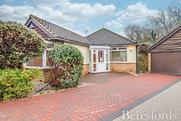 3 Bedroom Bungalow For Sale In Priory Close, Pilgrims Hatch, CM15