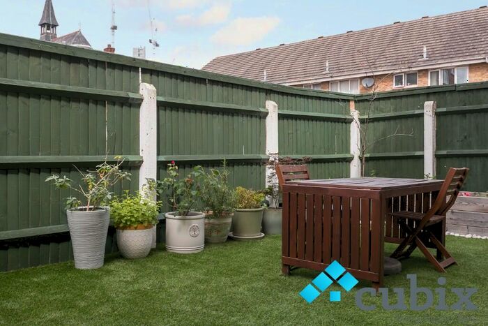 2 Bedroom Ground Maisonette To Rent In Salisbury Close, London, SE17