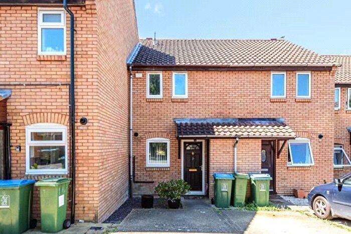 2 Bedroom Terraced House For Sale In Batchelor Close, Aylesbury, HP20