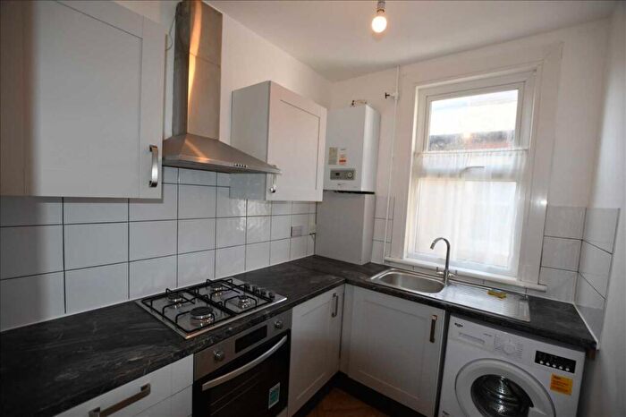 2 Bedroom Flat To Rent In Higham Road, London, N17