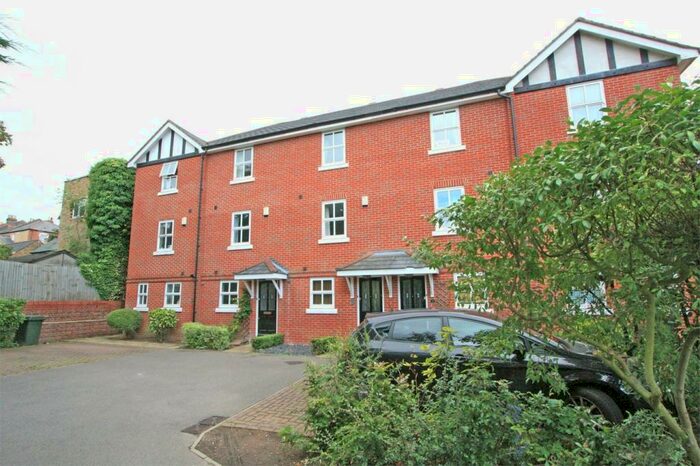 3 Bedroom Town House To Rent In Dairy Close, Bromley, BR1