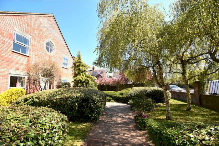 2 Bedroom Apartment To Rent In Pine Court, Reading Road, Farnborough, Hampshire, GU14