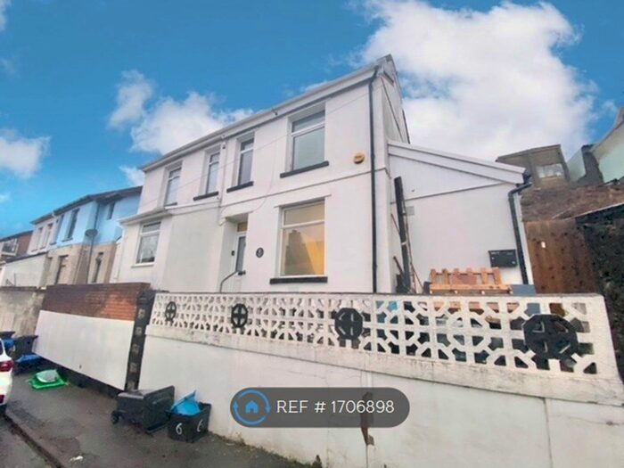2 Bedroom Terraced House To Rent In Spencer Place, Treharris, CF46