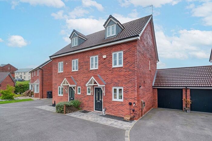 3 Bedroom Semi Detached House For Sale In Dovecote Close, Redditch, B97