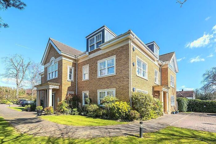 2 Bedroom Apartment To Rent In Fairmile Lane, Cobham, Surrey, KT11